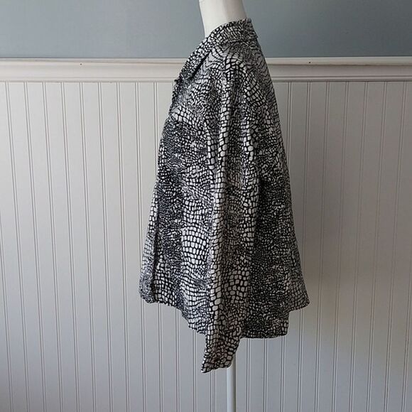 Chico's Design Women's 3 Lg Shacket Black White Animal Print Button Lightweight - Picture 2 of 11